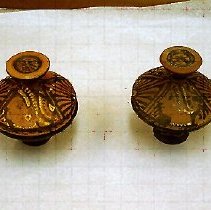 1 of Pair of Associated Lekani(de)s/ Cosmetic Bowl with Knobbed Lid